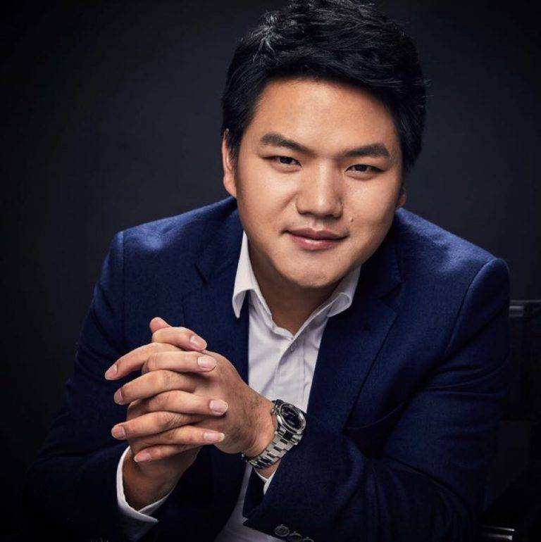 至于幕后导师杜均，石一坦言，俩人是今年1月份才相识的朋友，从未见过面。不过，杜均确实是OCN、CNN的投资人。