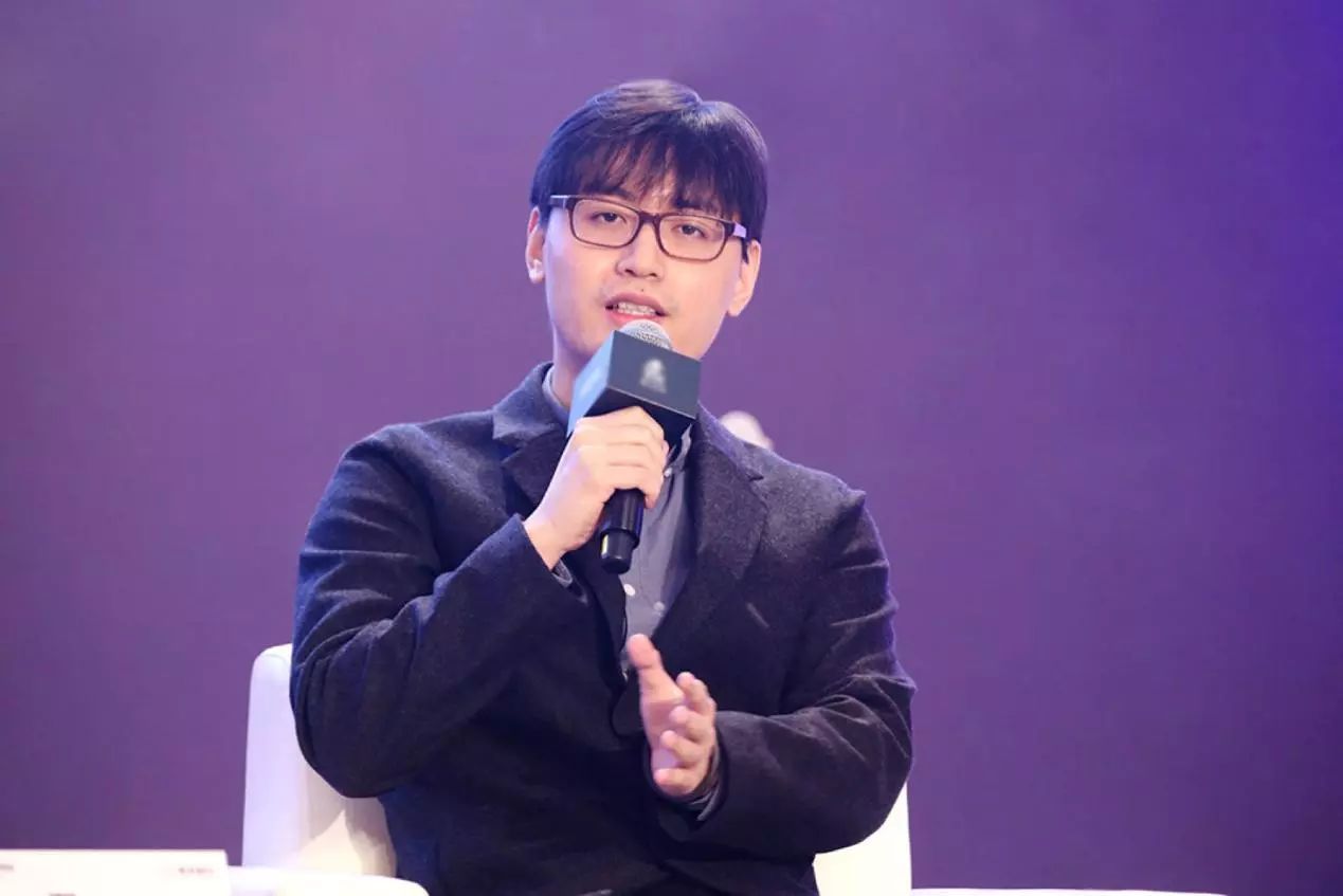 公开资料显示，石一的主要身份为DotC United Group的创始人 & CEO。其本人和公司投资、孵化公司70~80家，累计投资VC、PE约十几家。