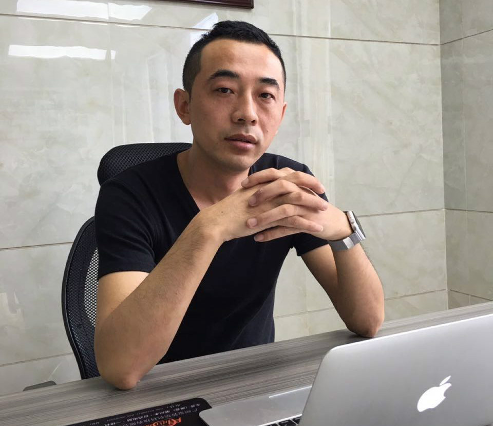 徐海成喜欢打台球,但创业之后,再没有时间了.