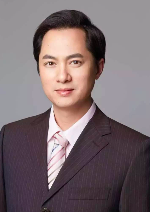 文 铅笔道 记者 王琳 导语 刘国栋到达某星级酒店附近的停车点,准备