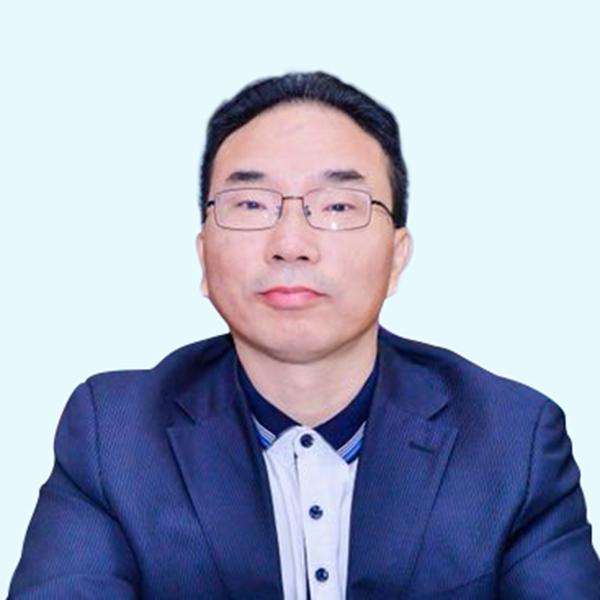 除去投资人、创始人，于小镭还有另外一个身份：大学老师。