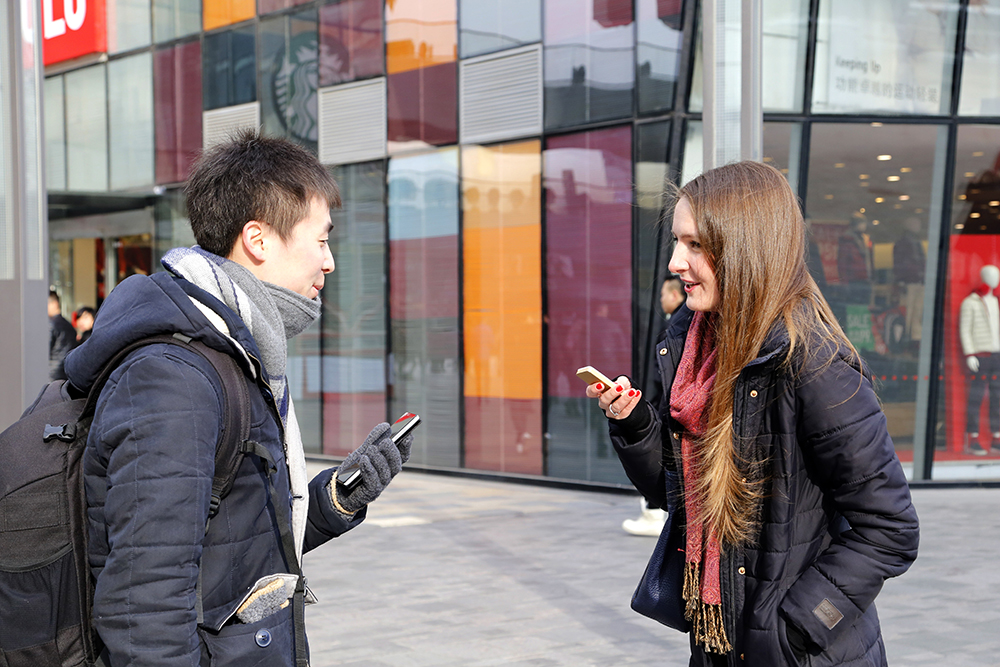 英语说不溜他造人工智能翻译机帮出国游客打车搭讪写游记获天使轮融资