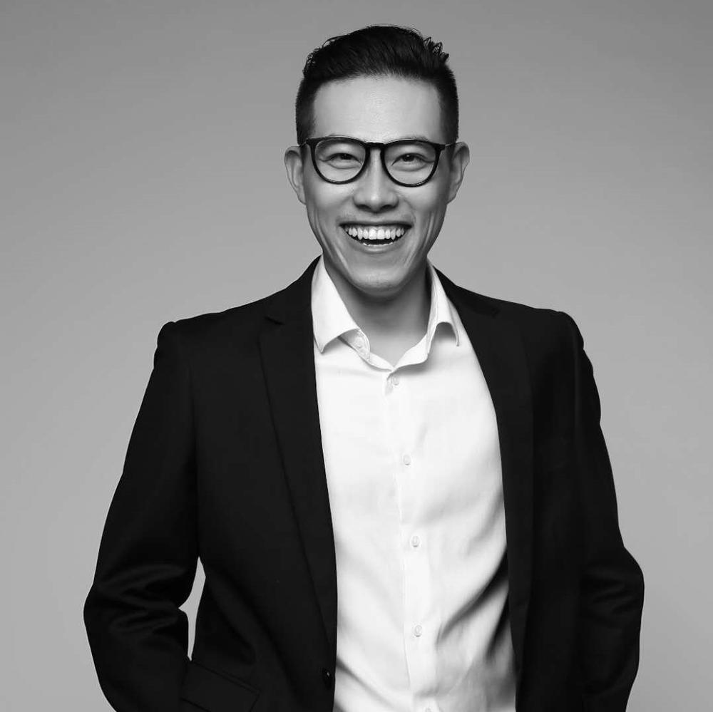 郑斌拥有11年跨行业高管从业经验