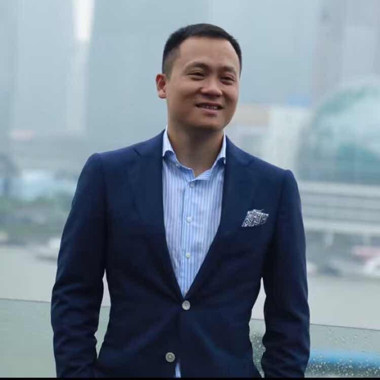 作为一个成都人,石磊热爱家乡的川味美食,并把家乡的巴蜀文化文化融入到产品之中,为产品命名为“吃货三国”。