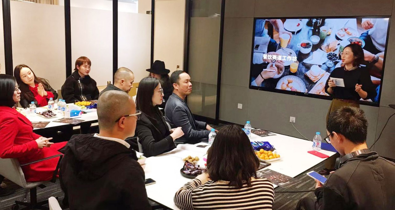 文章源于一次餐饮赛道工作坊中的思考与洞察 共计4大部分 5110字|接下来我们就用一杯咖啡的时间 来看“中华老字号”与“新晋网红”两大品牌间的较量与学习
