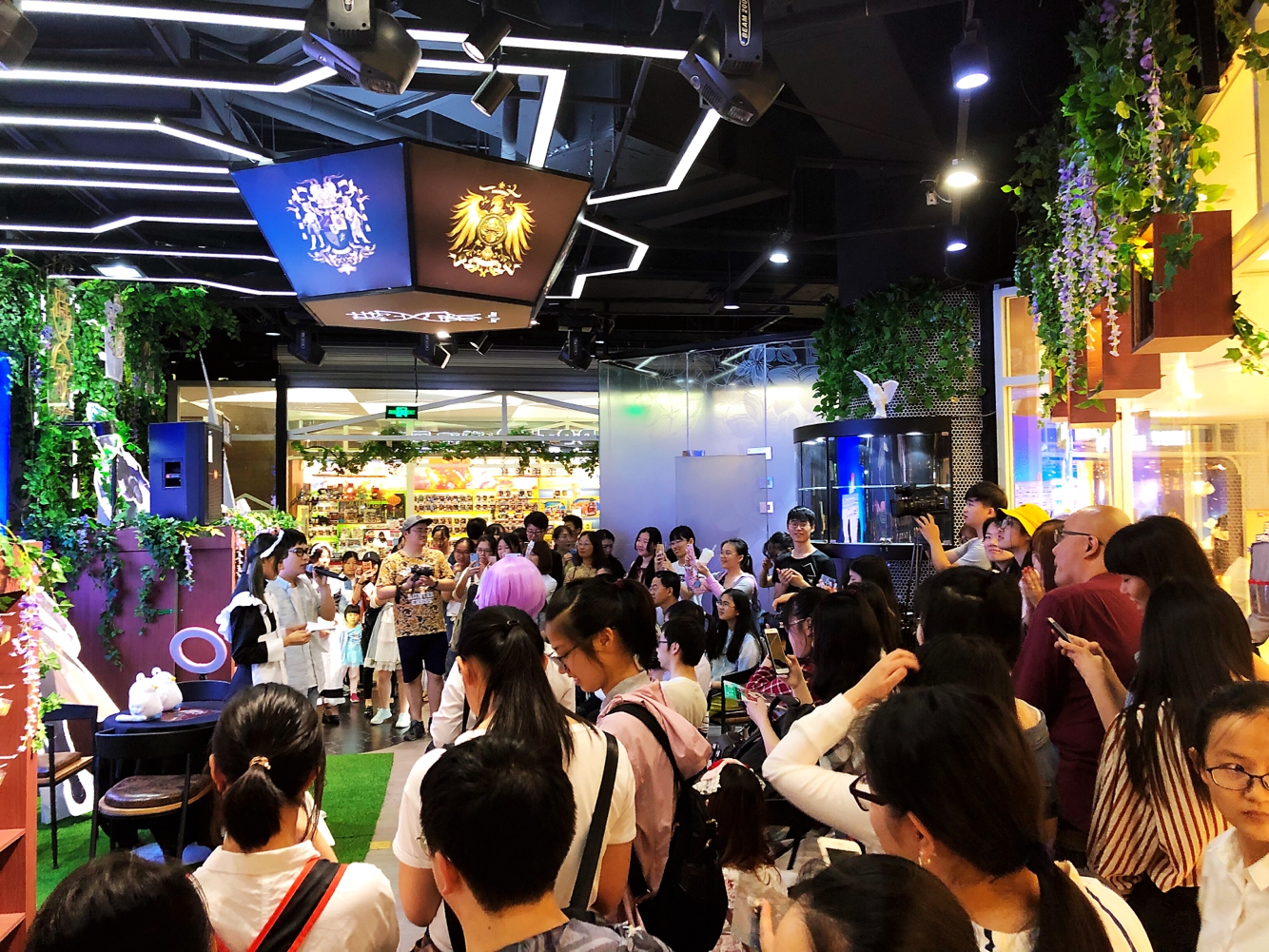 三个月融两轮获近3000万投资:他大一开始创业 人气ip主题店单日流水5