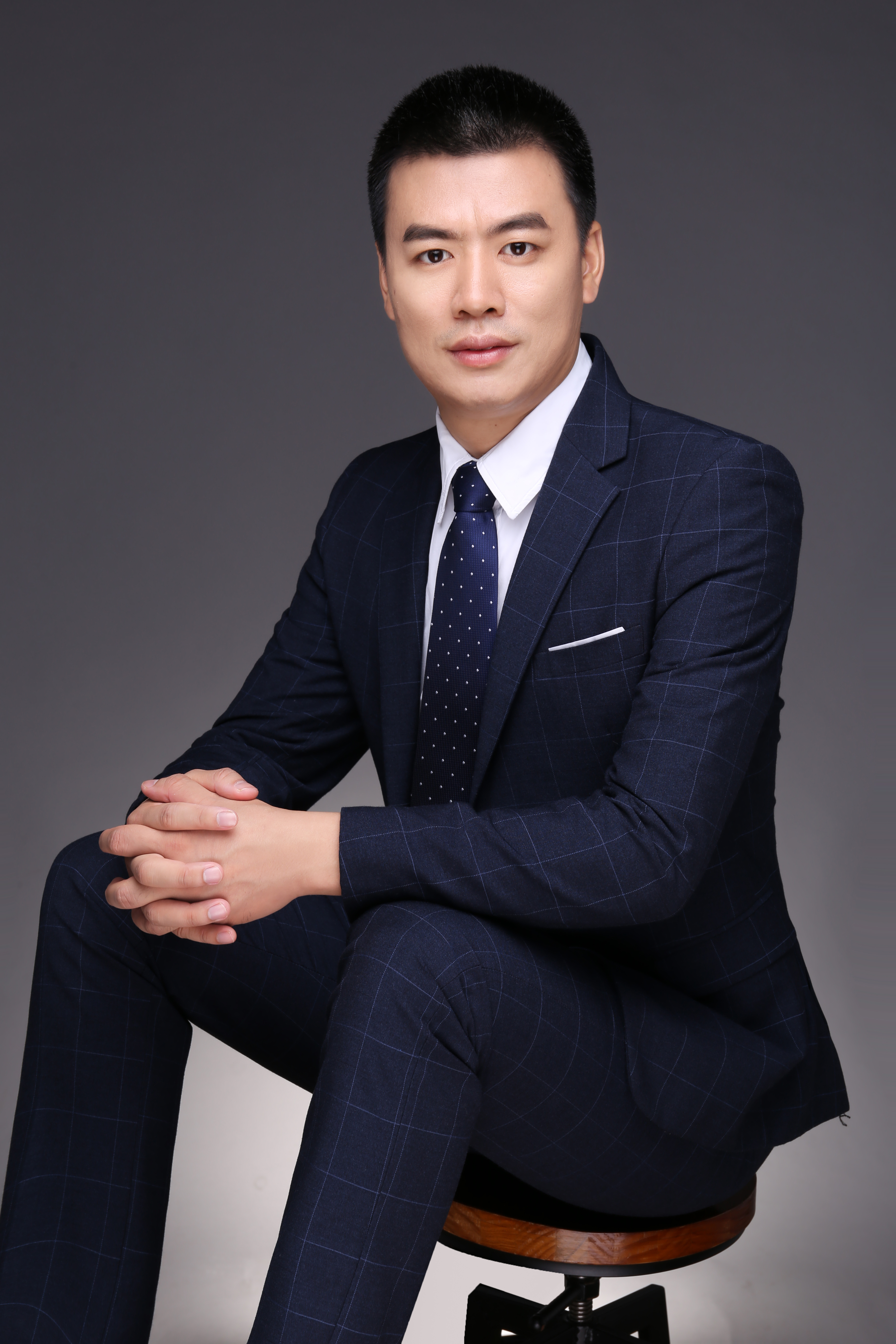 陈耀辉说,一听"铅笔头"就会想起那个物质并不富裕的年代,一个短到不能