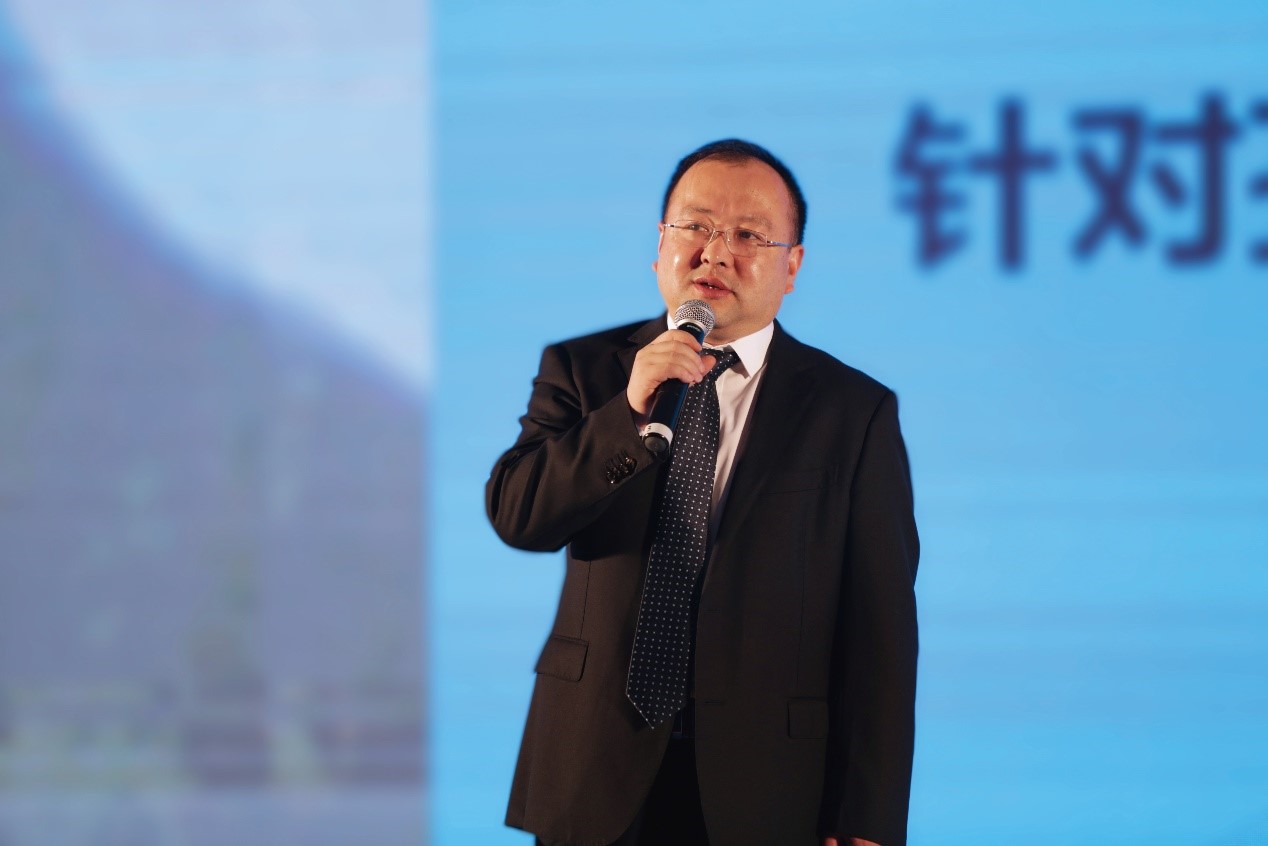 张卫中开玩笑说，他有些遗憾他的小孩当时没有受到“科学早教”的理论训练。