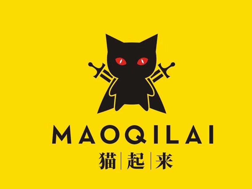 一只红眼披风背着两把剑杀气腾腾的黑猫,称之为“剑客靴猫”。