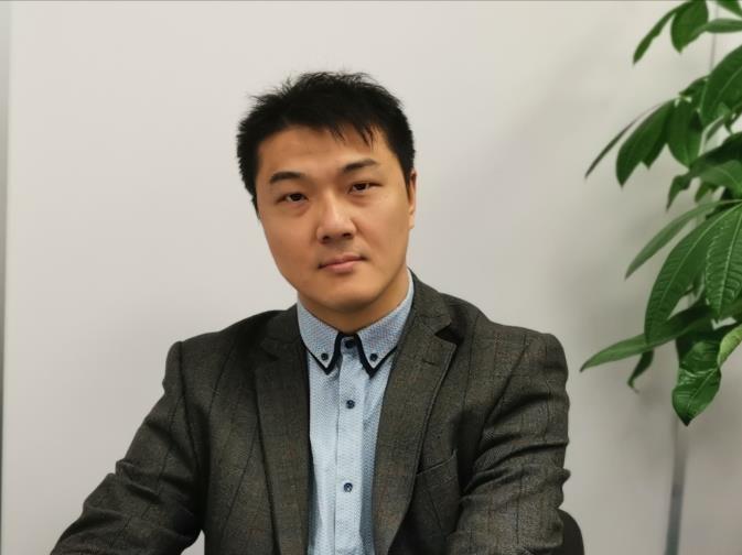 蔡仲伦很喜欢足球,在他看来创业和足球这类团队运动一样,都要求团队有思想,有态度,有高超的凝聚力和执行力。