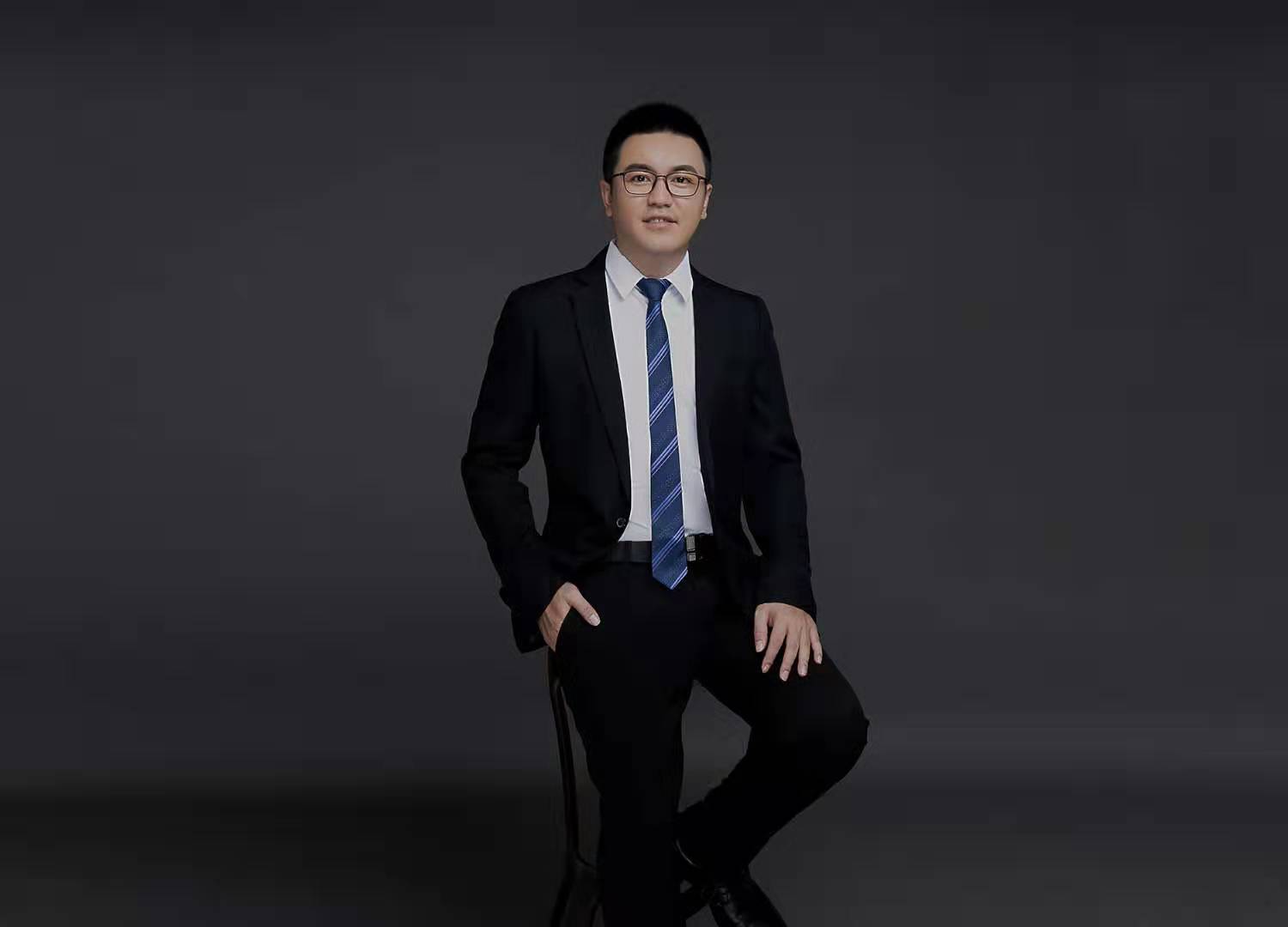 除了商业价值之外，王龙还想要充分发挥书籍的社会价值。
