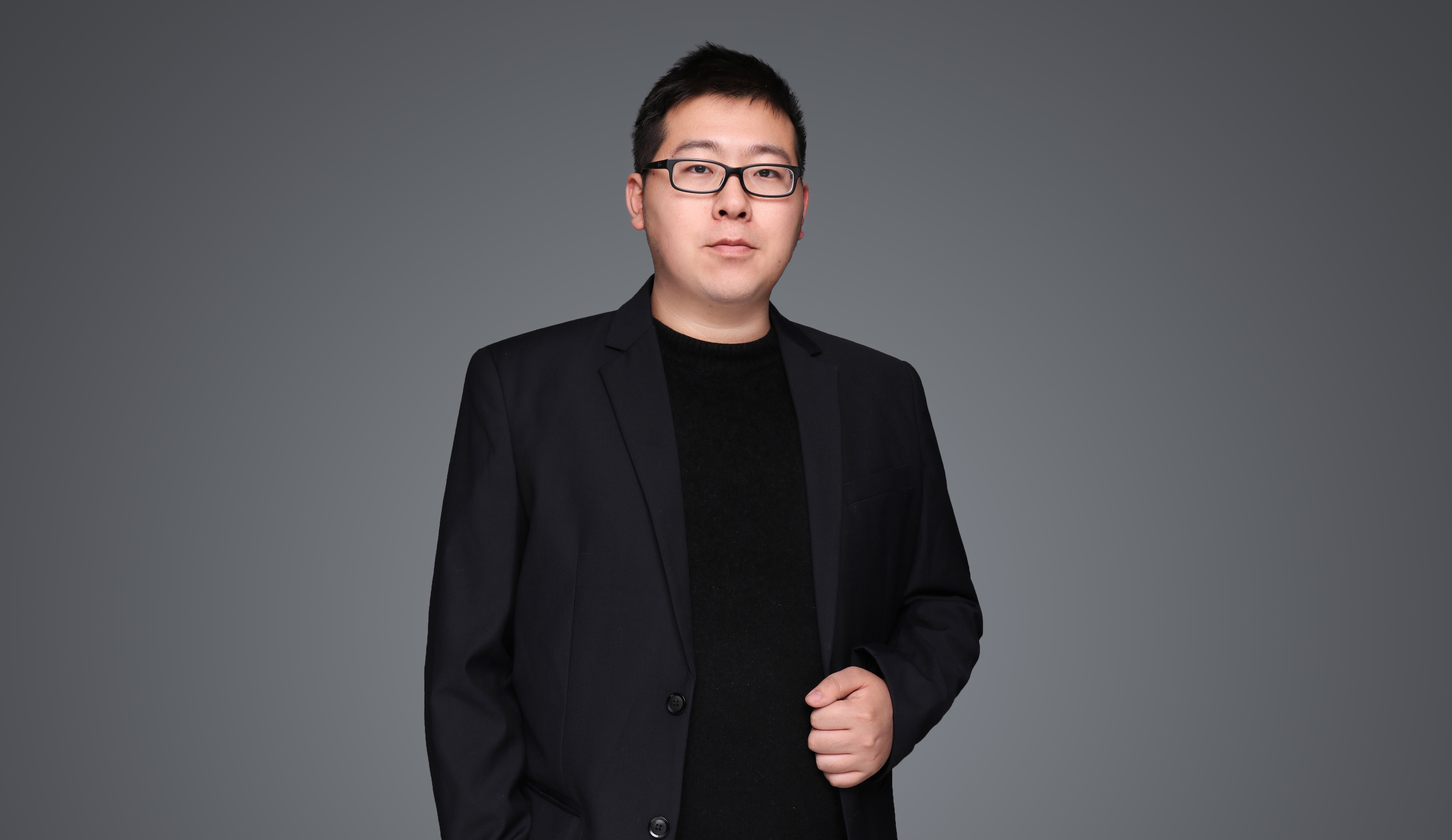 “将市面上可见的智能产品全部AR化。”这是黄阳之对新产品的最终定义。