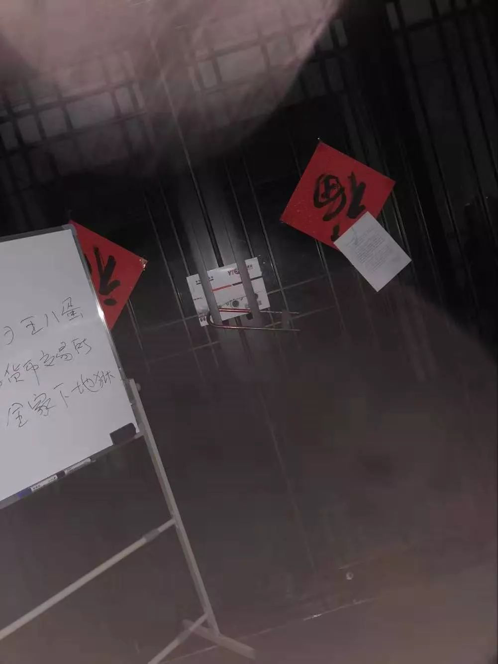 哈一顿四楼的礼宾堂已经人去楼空