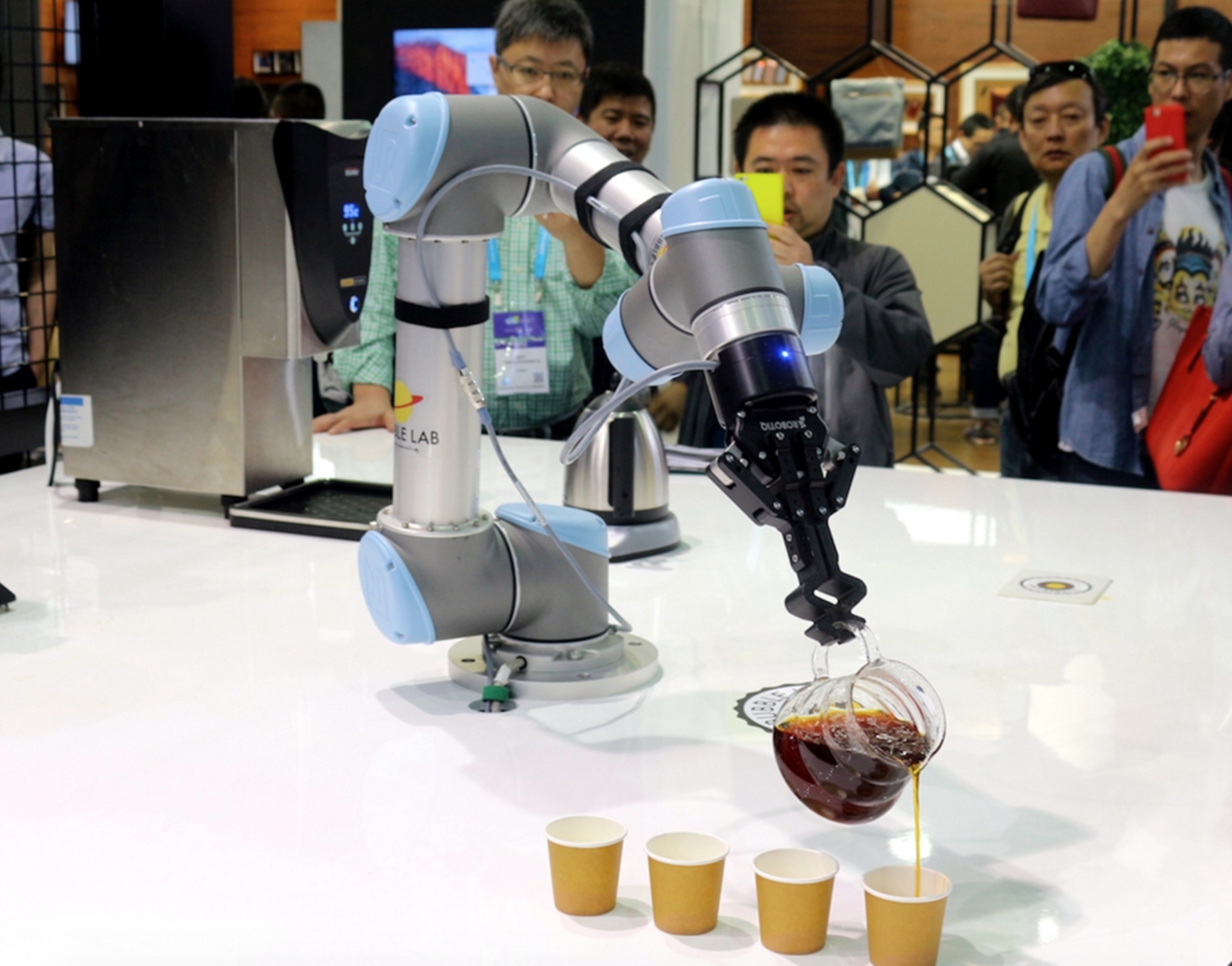 融资500万怀揣儿时梦想三人闯入酷炫协作机器人领域做中小企业生产小