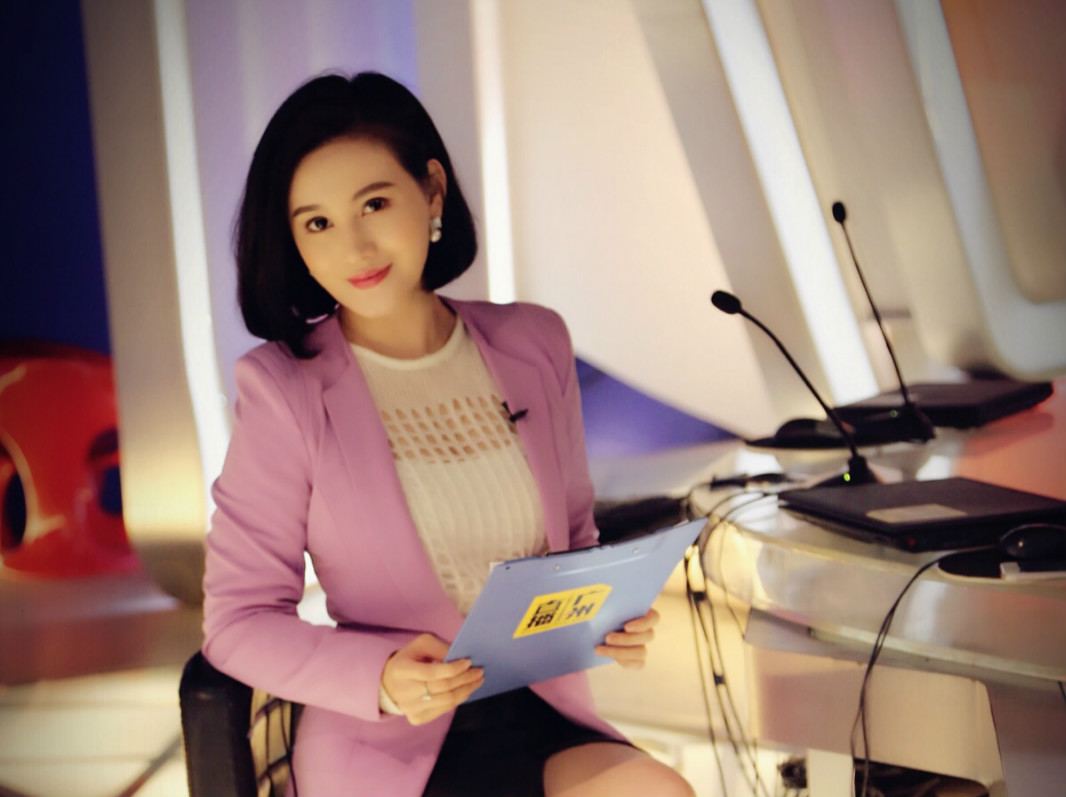 融资300万美女主播30天拍出污网综签约网红制综艺首部点击破6千万